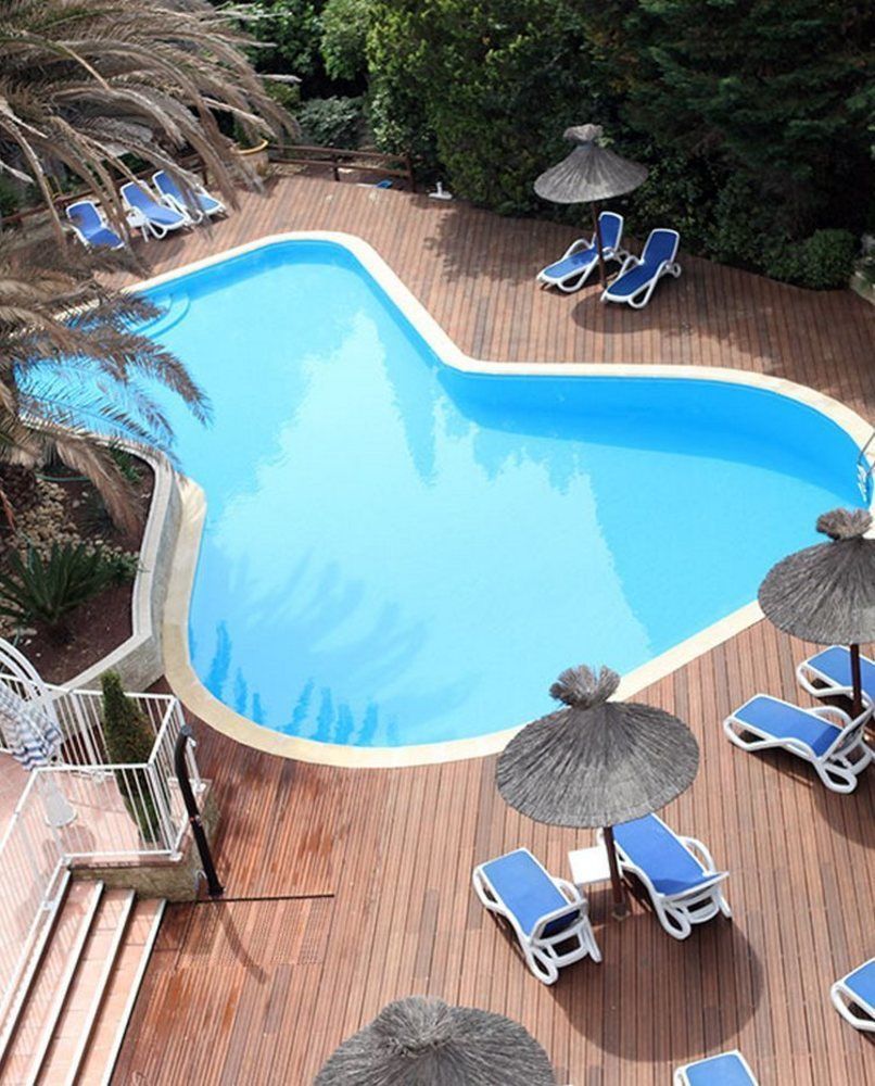 Hotel Le Quetzal Ла-Гранд-Мот Экстерьер фото