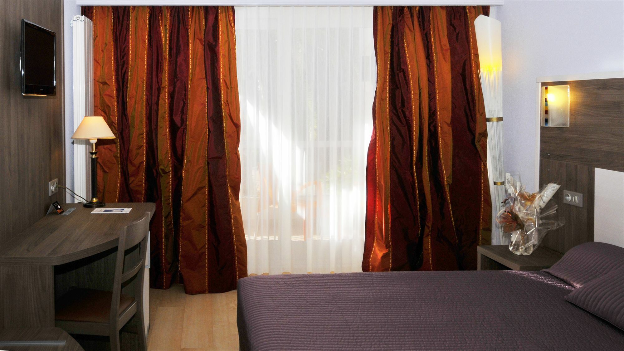 Hotel Le Quetzal Ла-Гранд-Мот Экстерьер фото
