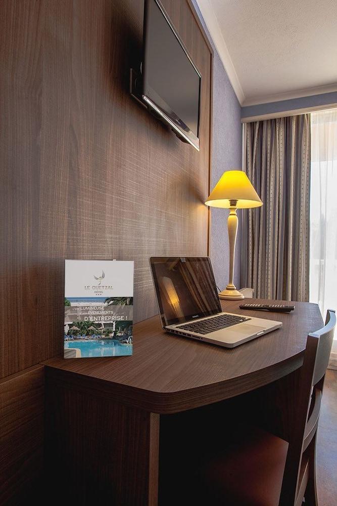 Hotel Le Quetzal Ла-Гранд-Мот Экстерьер фото