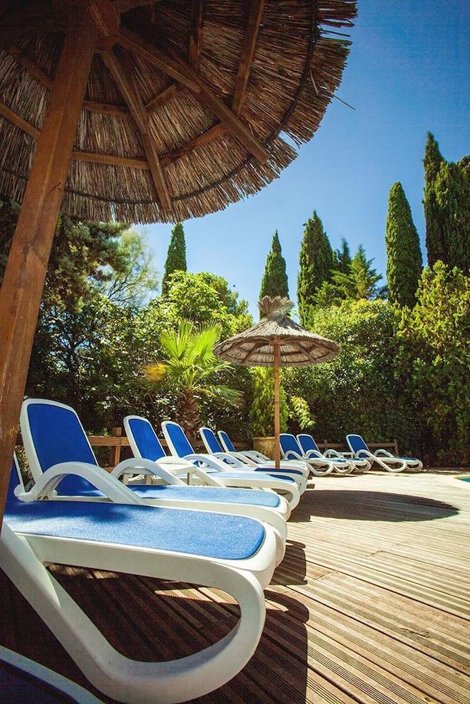 Hotel Le Quetzal Ла-Гранд-Мот Экстерьер фото